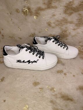 Karl Lagerfeld Cylie Signature Logo Lace up White Black Accents Sneakers Sz 7